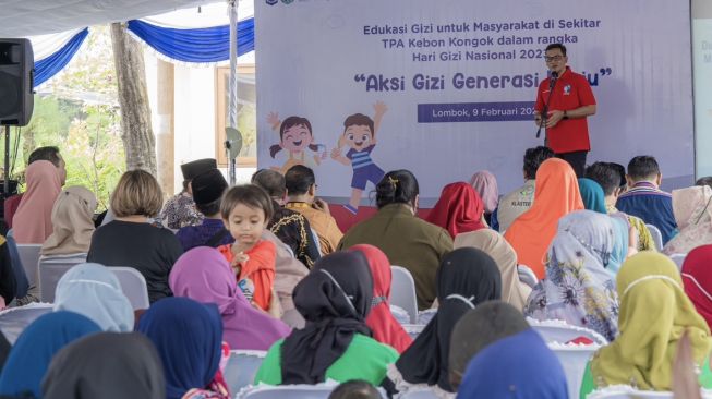 Karyanto Wibowo selaku Sustainable Development Director Danone Indonesia di acara bertajuk Aksi Gizi Indonesia Maju di sekitar TPA Kebon Kongok, Lombok Barat, Nusa Tenggara Barat pada Kamis (9/2/2023). [Dok. Danone Indonesia]