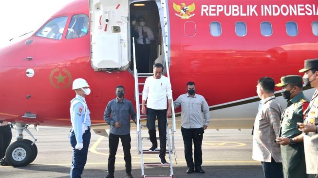 Tiba Di Aceh Berkaus Putih, Ini Kegiatan Jokowi Selama Kunjungan Kerja ...