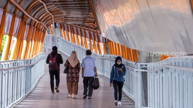 Kabar Gembira, Melintas di Skywalk Kebayoran Lama kini Gratis