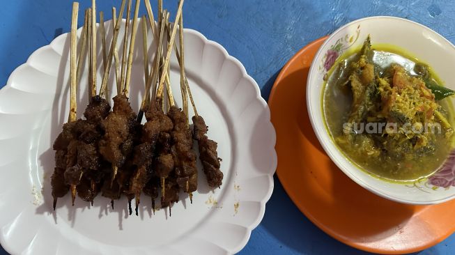 Sate Rembiga Ibu Hj Sinnaseh. [Suara.com/Sumarni].