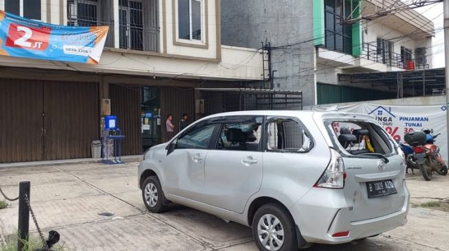 Pecah Bentrok Ormas vs Debt Collector di Tambun, Dua Mobil Dirusak, 4 Orang Jadi Korban