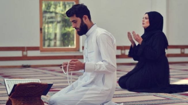 Bacaan Dzikir dan Doa Setelah Sholat Tarawih, Sempurnakan Pahala