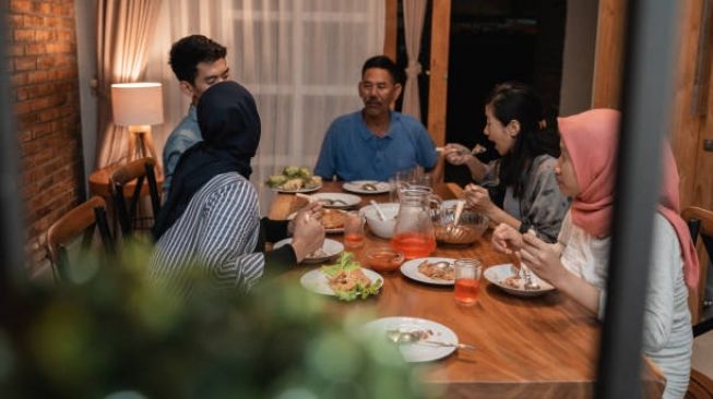 11 Tips Menahan Lapar saat Puasa Ramadan, Dijamin Manjur!