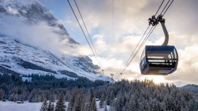 Gondola atau kereta gantung untuk mengakses dan menikmati keindahan kota Interlaken, Swiss, yang umumnya terkenal dengan pegunungan salju, hingga keberadaan salju abadi. (Foto: Dok. Jungfrau)