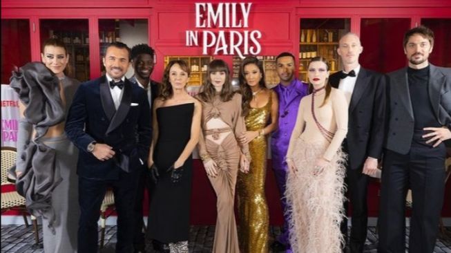 Review Series Emily in Paris, Karier dan Cinta Gadis Amerika di Prancis