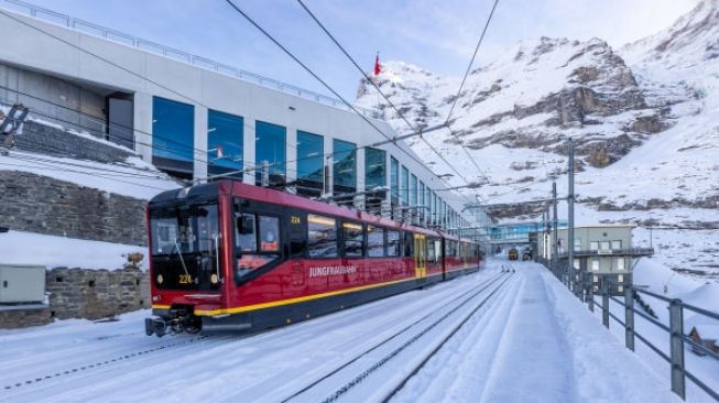 Jelajah Swiss dengan Kereta Panoramic yang sudah beroperasi sejak 1912, yang disebut Jungfrau Railway. (Foto: Dok. Jungfrau)