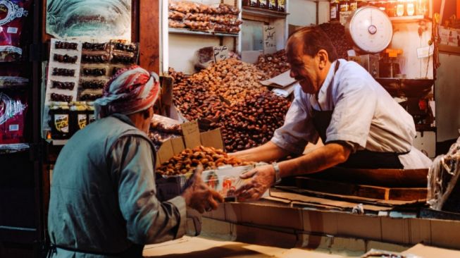 7 Makanan Bulan Puasa yang Laris Dijual dari Gorengan Sampai Es Buah