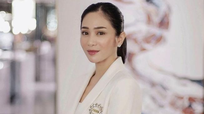 8 Fakta Bunga Zainal, Artis yang Diduga Sindir Ria Ricis Sombong