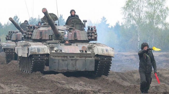 Ilustrasi Tank PT-91 yang akan dikirimkan Polandia ke Ukraina (military-today.com)