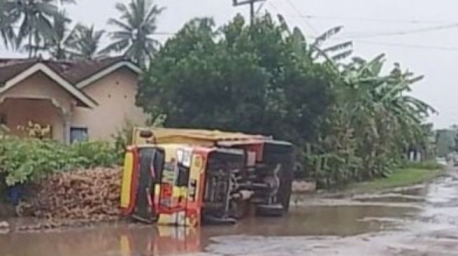 Jalan Menuju Tol Penumangan Tubaba Rusak Berat, Warga Kecewa Kinerja Pemerintah