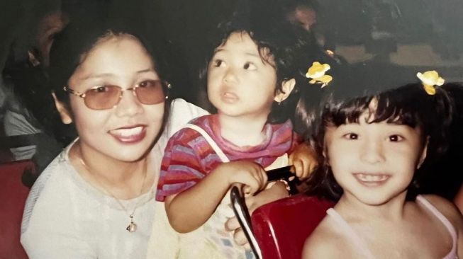 Nikita Willy Unggah Foto Masa Kecil, Mirip Banget sama Baby Izz