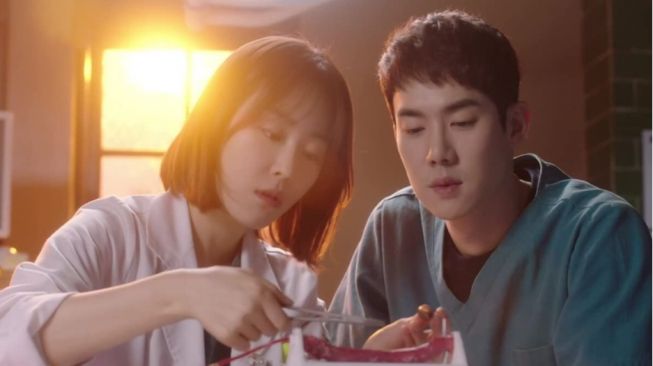 Rekaman drama Korea Dr.  Musim Romantis 1. (IMDb)