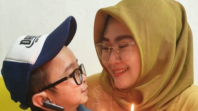 Potret Mesra Daus Mini dan Istri (Instagram/@dausminiasli)