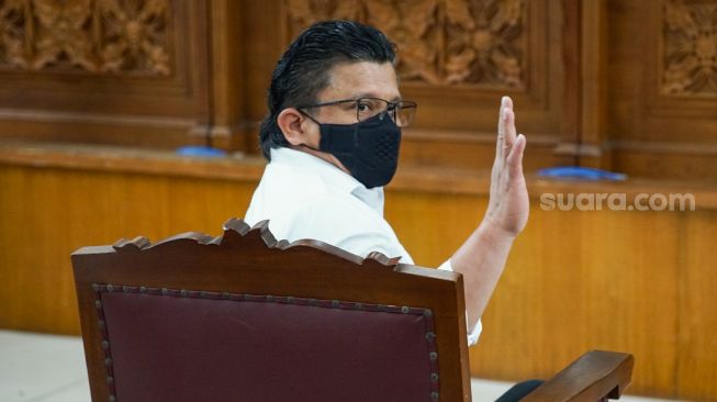 Terdakwa kasus pembunuhan Brigadir Yosua Hutabarat, Ferdy Sambo hadir untuk mengikuti sidang putusan di Pengadilan Negeri Jakarta Selatan, Senin (13/2/2023). [Suara.com/Alfian Winanto]