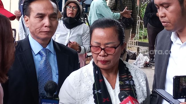 Tangis Ibu Brigadir Yosua Pecah Usai Bharada E Divonis Ringan 1,5 Tahun Penjara