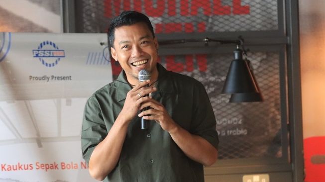 Hamka Hamzah saat memberikan pemaparan dalam acara Kaukus Sepak Bola Nasional oleh PSSI Pers di kawasan Senayan, Jakarta, Senin (13/2/2023). (Dok. PSSI Pers).