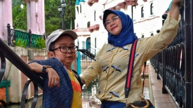 Potret Mesra Daus Mini dan Istri (Instagram/@dausminiasli)