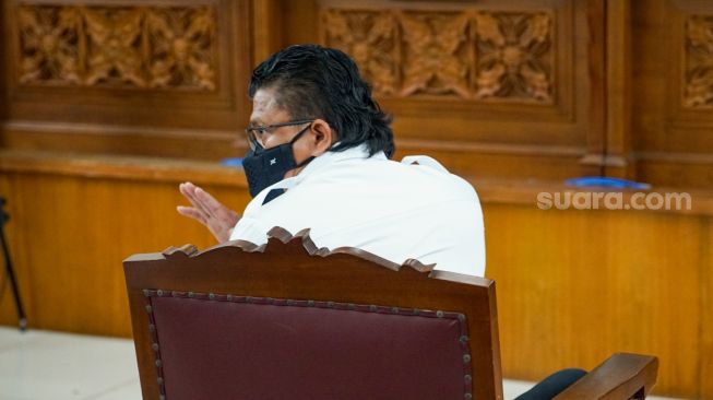 Tersangka kasus pembunuhan Brigade Yosua Hutabarat, Ferdy Sambo menghadiri sidang pembacaan vonis di Pengadilan Negeri Jakarta Selatan, Senin (13/2/2023). [Pahami.id/Alfian Winanto]