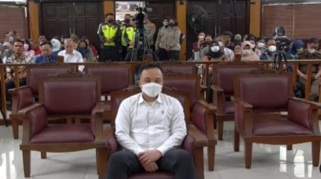 Ricky Rizal Jalani Sidang Vonis, Bakal Senasib Seperti Kuat Ma'ruf?