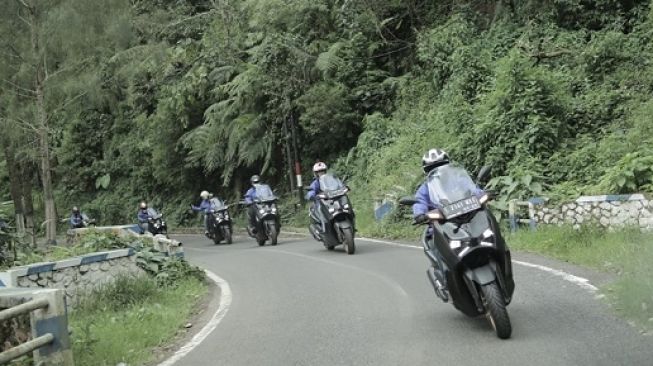 Navigate To The Max: Tour De Bromo, Touring Jarak Jauh Uji Performa Yamaha XMax Connected