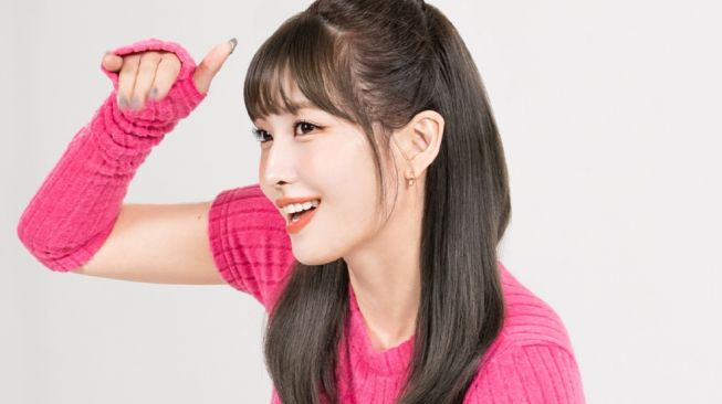 Foto Momo TWICE Tidak Disertakan, Fans Tuntut LDF Cetak Ulang Majalah