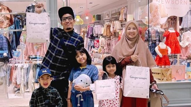 Artis Melahirkan di Usia Muda (Instagram/@desta80s)