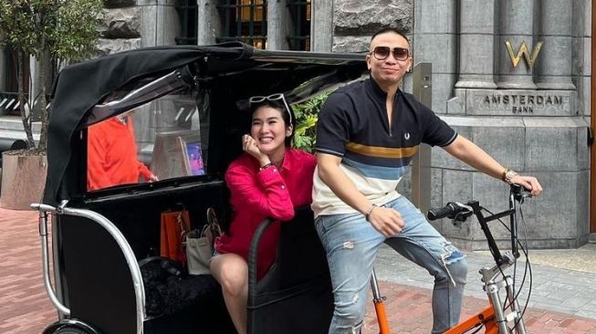 Artis jatuh hati dengan pilot (Instagram/@steviagnecya)