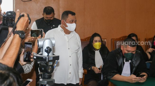 Terdakwa kasus pembunuhan Brigadir Yosua Hutabarat, Kuat Ma'ruf saat mengikuti sidang putusan di Pengadilan Negeri Jakarta Selatan, Selasa (14/2/2023). [Suara.com/Alfian Winanto]