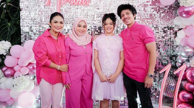 Gaya Artis di Pesta Ultah Anak (Instagram/@krisdayantilemos)