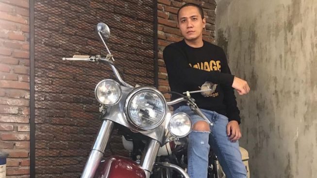 Potret Ressa Herlambang dengan Kendaraan Mewah (Instagram/@ressaherlambang) 