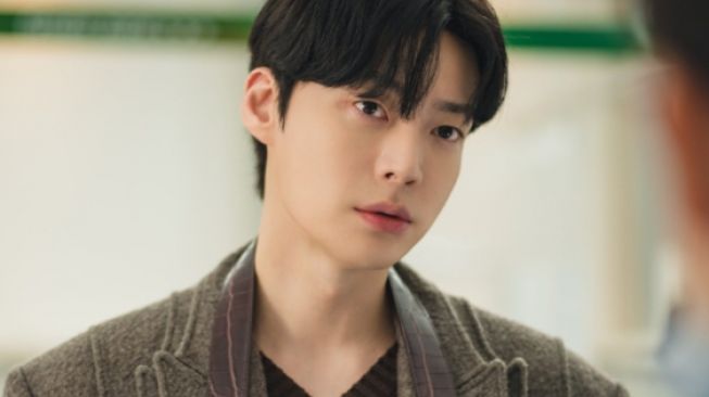 Ahn Jae Hyun Jadi Dokter Tampan yang Terjebak Cinta Palsu di Drama Korea Terbaru