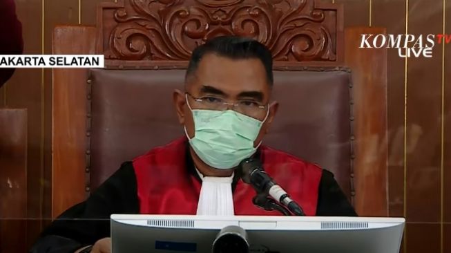 Hakim Wahyu Sempat Berhenti Membacakan Awal Vonis Bharada E (YouTube/KOMPAS TV)