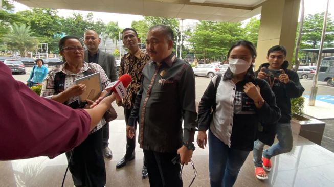 Didampingi Kamaruddin Simanjuntak, Orangtua Brigadir J Bikin Laporan Kehilangan Uang Anaknya ke Polres Jaksel