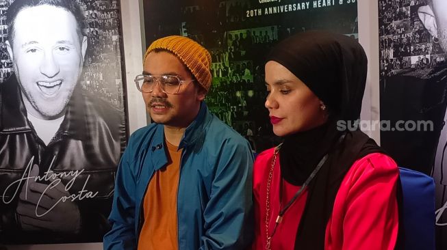 Indra Bekti dan Aldila Jelita di Hotel Pullman, Central Park, Jakarta Barat pada Selasa (14/2/2023). [Suara.com/Rena Pangesti]
