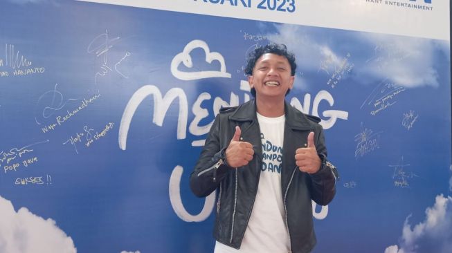 Jadi Tokoh Utama Film Mendung Tanpo Udan, Erick Estrada Hampir Serahkan ke Reza Rahadian