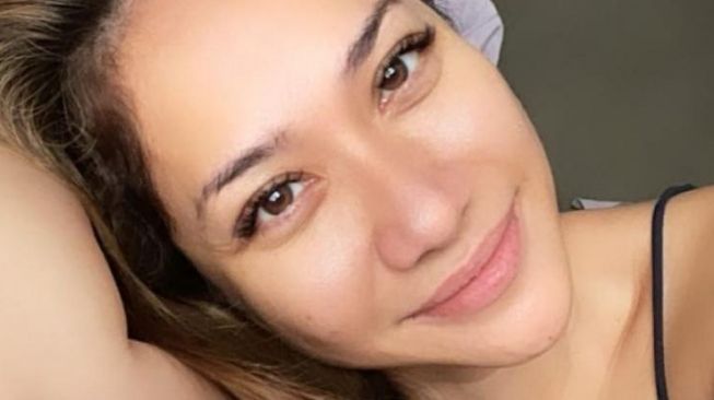 Artis Pede Pamer Wajah Tanpa Makeup (Instagram/@bclsinclair)