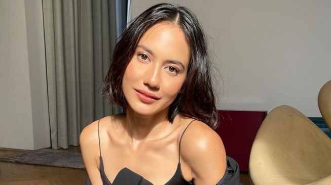 Artis Putus usai Diberi Hadiah Mewah (Instagram/@pevpearce)