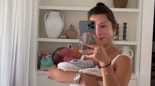 Body Jennifer Bachdim Setelah Melahirkan Bikin Salah Fokus (Instagram)