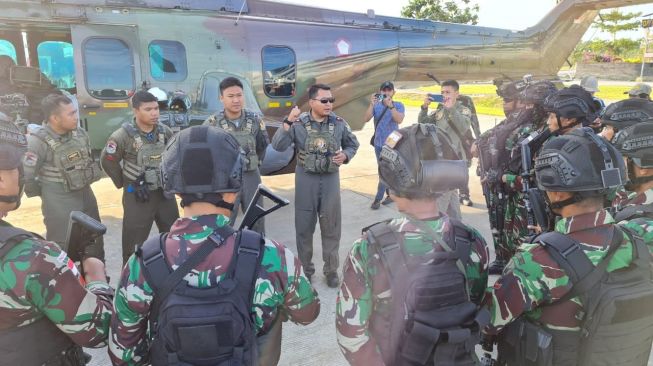 Tim gabungan TNI-Polri bergabung dengan Satgas Damai Cartenz untuk melanjutkan pencarian pilot Susi Air, Philip Mark Merthens yang disandera TPNPB-OPM, Selasa (14/2/2023). (Pendam XVII/Cenderawasih)