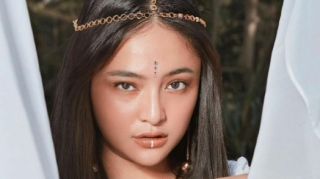 Unggah Foto Close Up Sambil Tersenyum, Marshanda Tulis Kalimat Perpisahan: Episode Depresif?