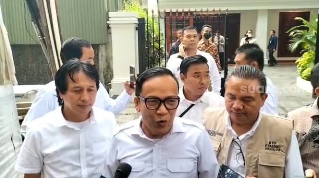 Relawan Jokowi Mania atau JoMan akhirnya mendatangi kediaman pribadi Ketua Umum DPP Partai Gerindra Prabowo Subianto di Kertanegara 4, Jakarta Selatan, Kamis (16/2/2023) sore. 