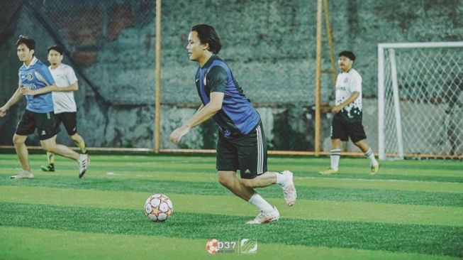 Potret Rizky Febian Main Bola (Instagram/@rizkyfbian)