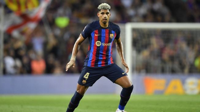 Bek sentral Barcelona, Ronald Araujo. [AFP]