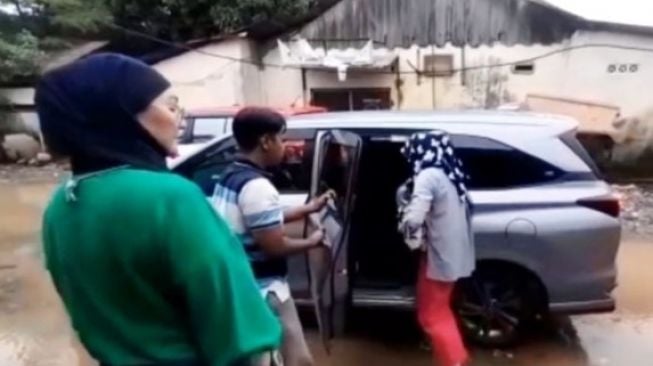 Bayi 2 Bulan Meninggal Dalam Mobil Saat Minum ASI, Polisi Tunggu Hasil Visum