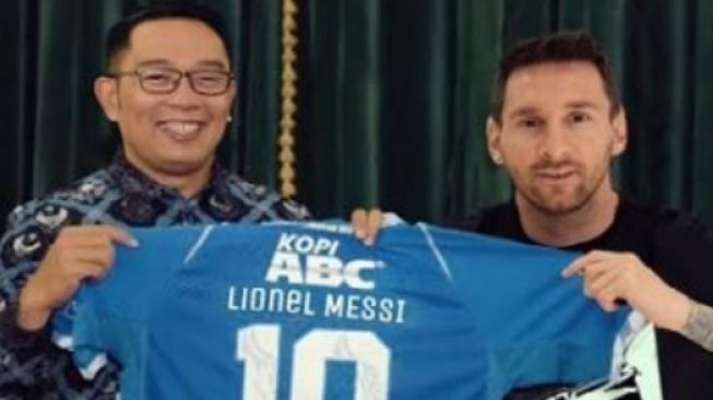 Cek Fakta: Lionel Messi Gabung ke Persib, Foto Bareng Ridwan Kamil Pegang Jersey Biru, Benarkah?