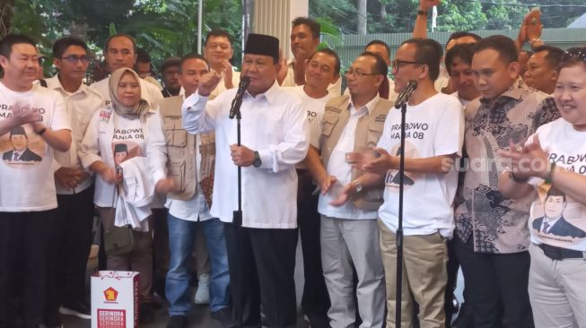 Prabowo Subianto mengaku merasa terhormat mendapat dukungan dari Prabowo Mania 08 untuk menjadi bakal calon presiden untuk Pilpres 2024. (Suara.com/Bagaskara)