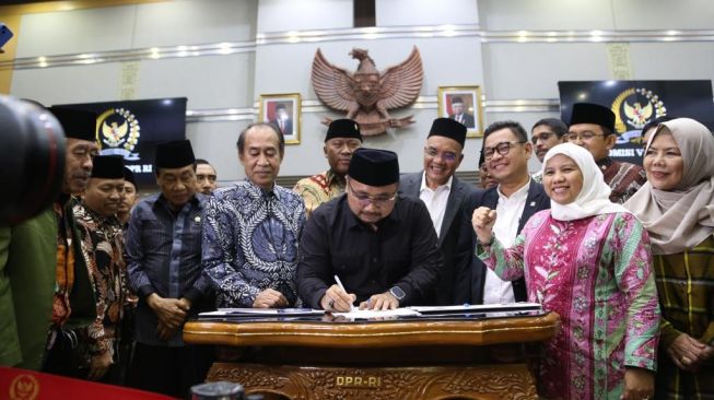 Rapat kerja Kementerian Agama dan Komisi VIII DPR menyepakati Biaya Penyelenggaraan Ibadah Haji (BPIH) 2023, Rabu (15/2/2023) [Dok. Kemenag]