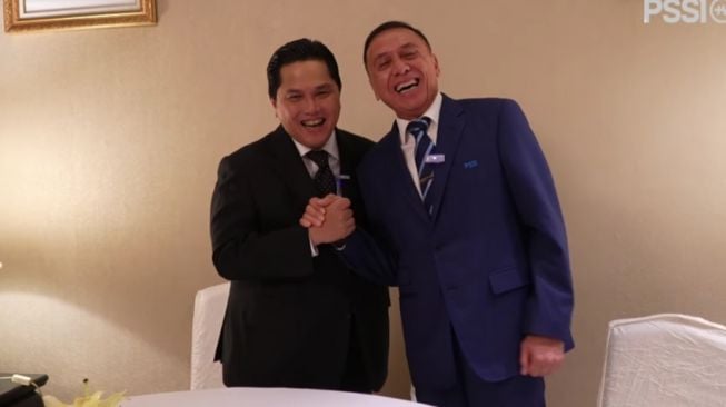 Ketua Umum PSSI periode 2023-2027 Erick Thohir dan Ketum PSSI sebelumnya Mochamad Iriawan (YouTube/PSSI TV)