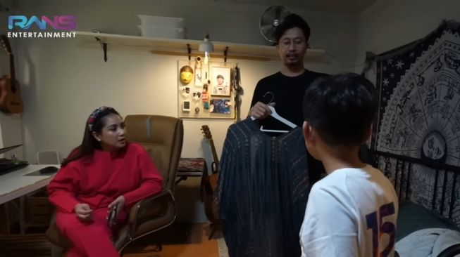 Momen Nagita Slavina grebek rumah karyawan (YouTube Rans Entertainment)