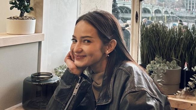Disukai Banyak Anak Muda, Ini 10 Inspirasi Model Rambut Effortless Chic Enzy Storia